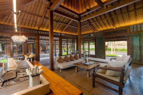 Living pavilion seen from the open kitchen