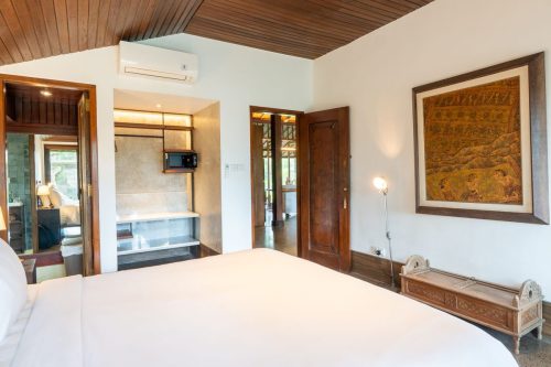 Main villa bedroom looking through to the en-suite
