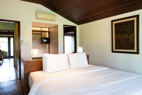 Guest bedroom with Balinese painting