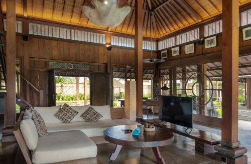 Lounge with TV and round coffee table in the Joglo