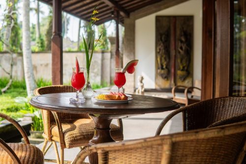 Welcome drinks on the terrace table